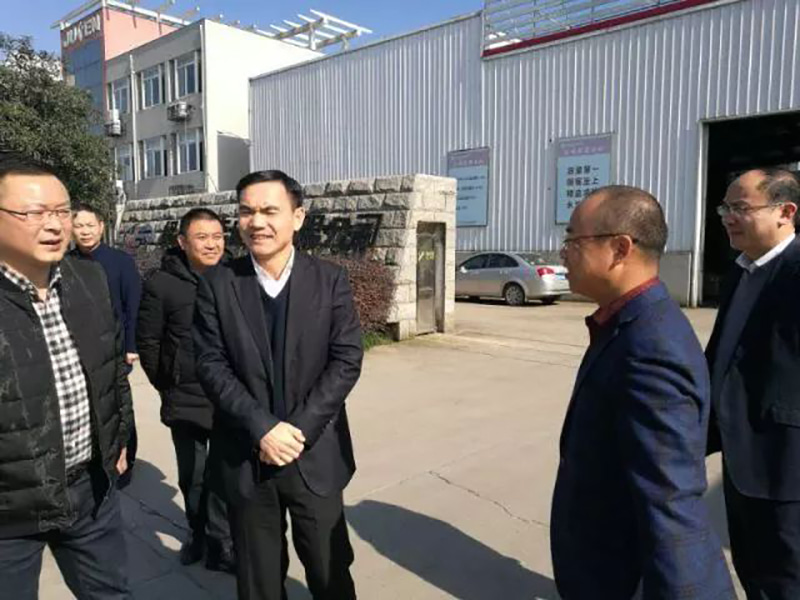 De oostenwind keert terug met de lente en stuurt bloemen naar mijn takken --- Nieuwjaarsaanvangsnotities 2018